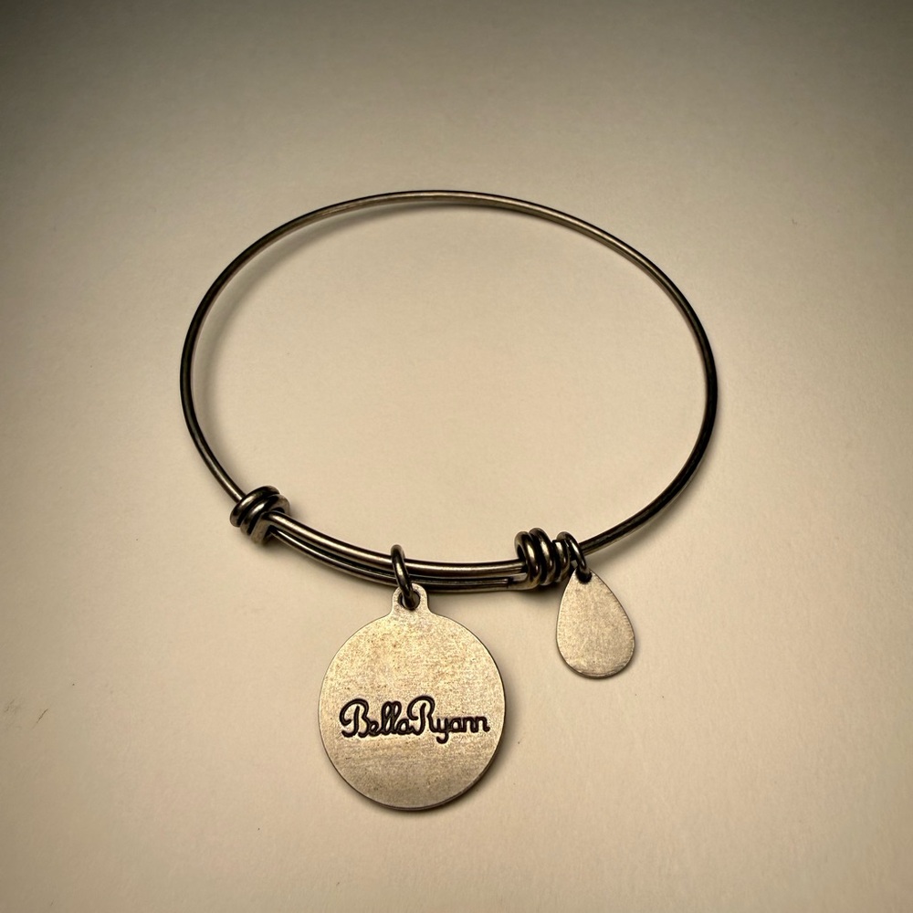 Bella Ryann Four Leaf Clover Vintage Charm Bangle Bracelet - Picture 3 of 6